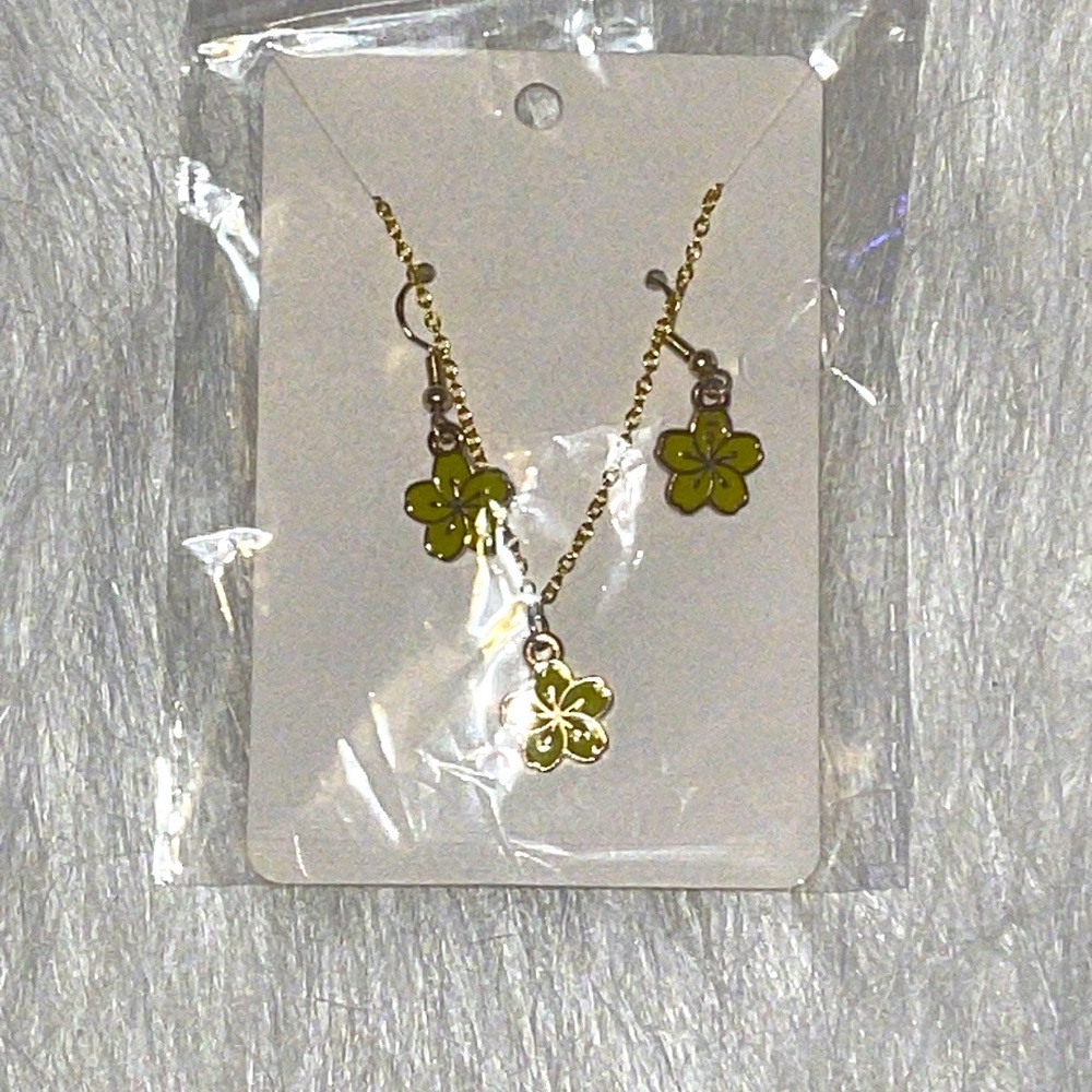 Homemade Gold Earring and Necklace Set Jewelry Light Lime green flowers